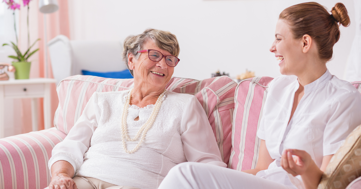 What to Look for When Choosing a Senior Caregiver